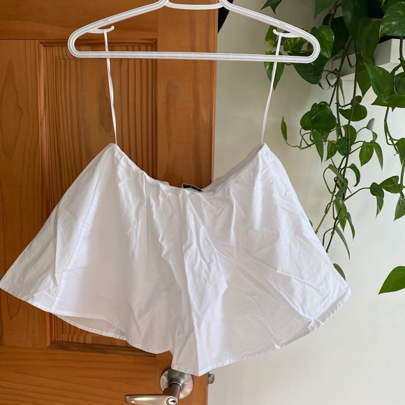 Babaton sleeveless flouncy crop top - Picture 3 of 3